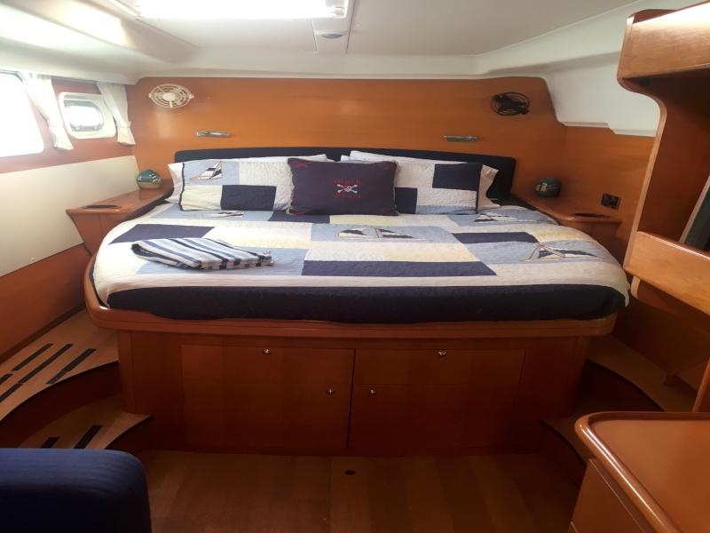 Used Sail Catamaran for Sale 2005 Lagoon 440 Layout & Accommodations